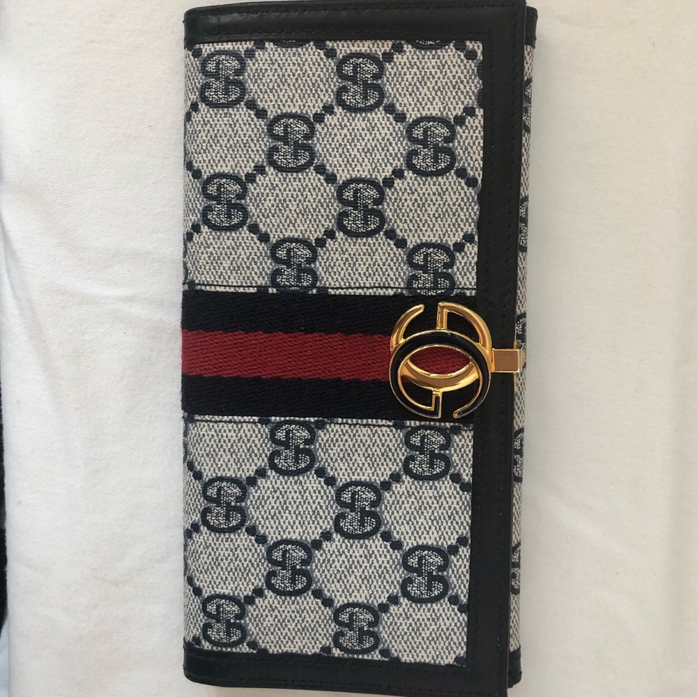 Authentic vintage Gucci Plus Wallet